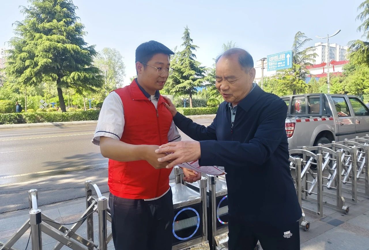 1719298501253644.jpg ee6aaf21b5496789929bd2058963cc09.jpg